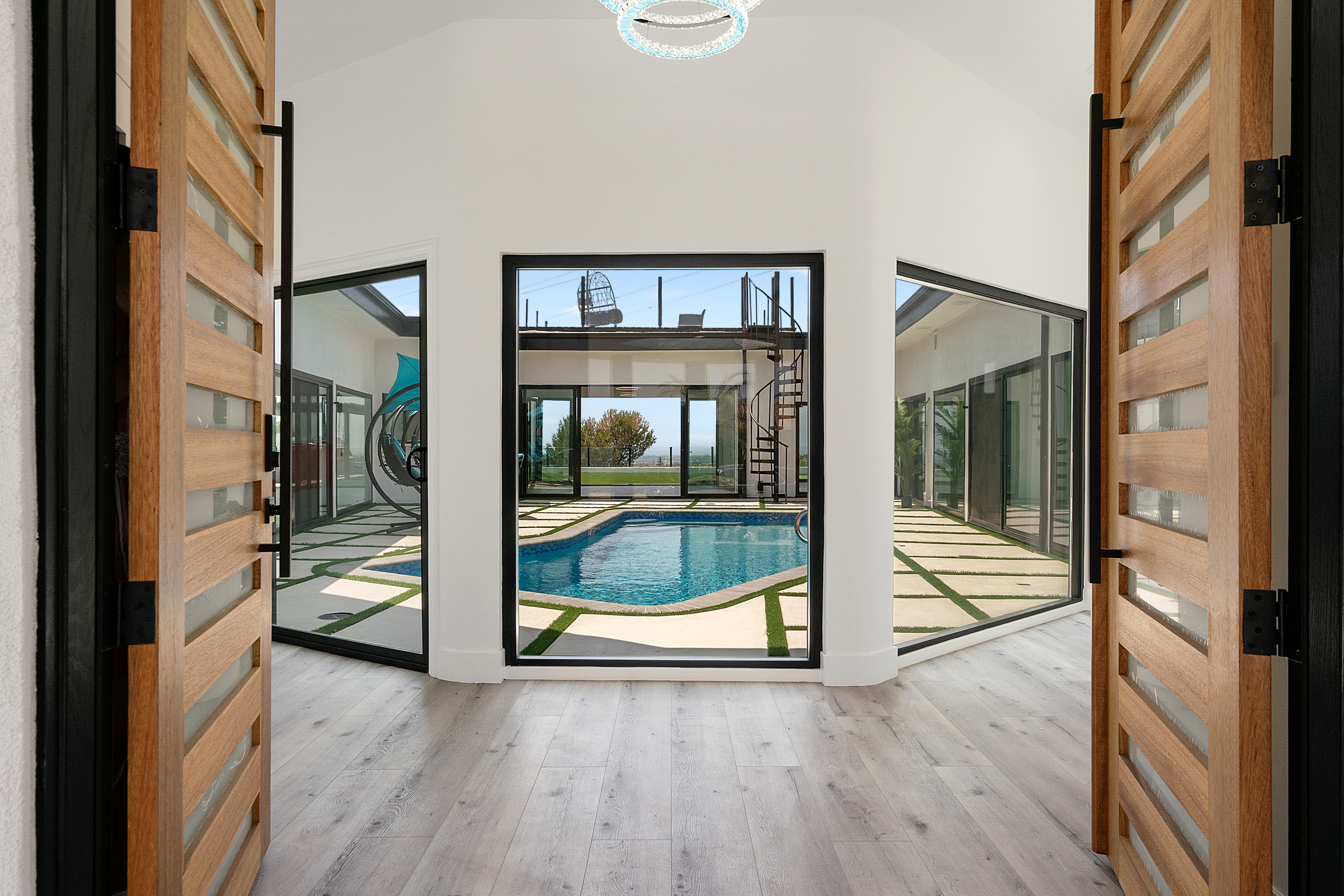 Stunning Pool Mansion with 360 Views!!