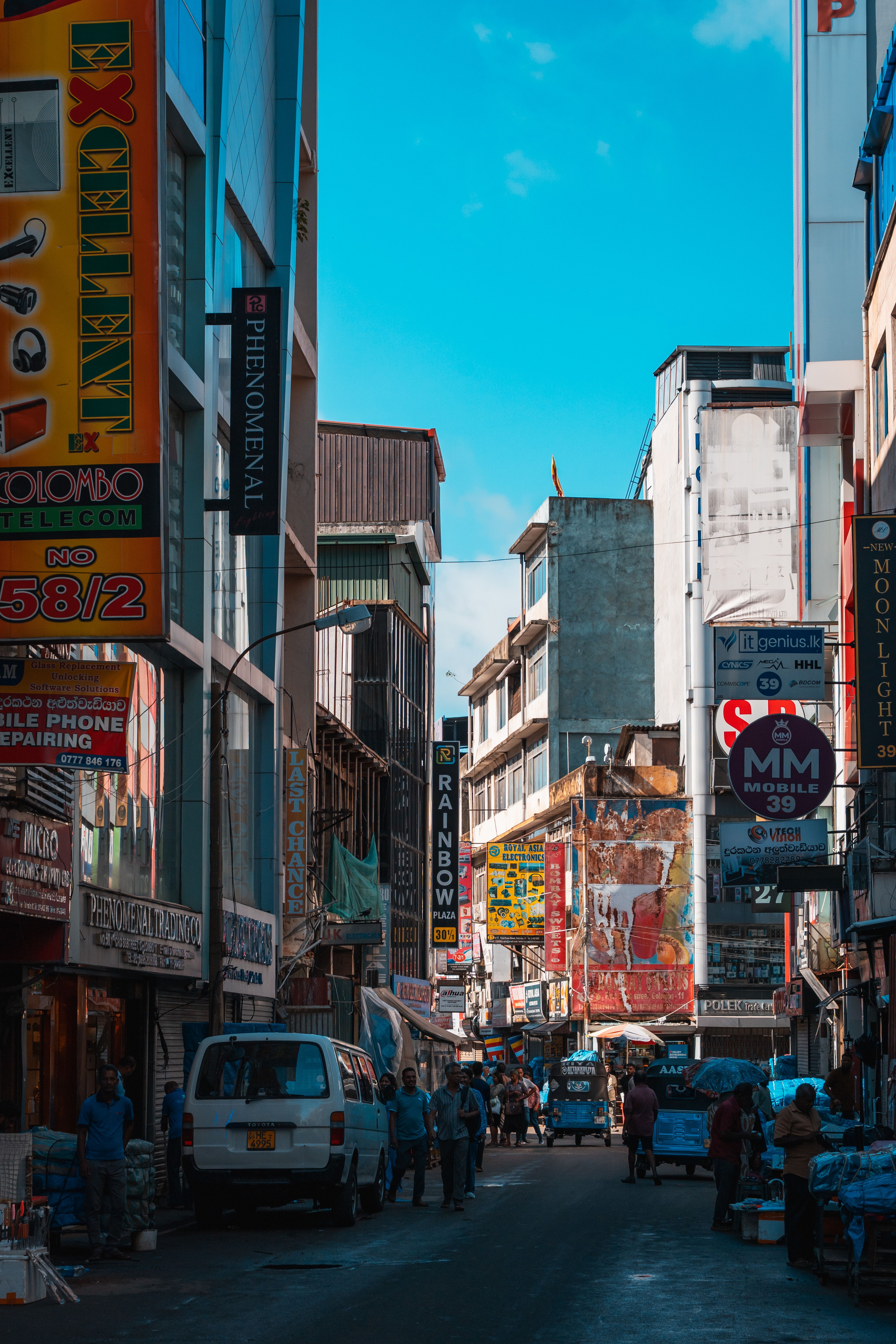 Premium Highway Facing Wallscape – Colombo 03