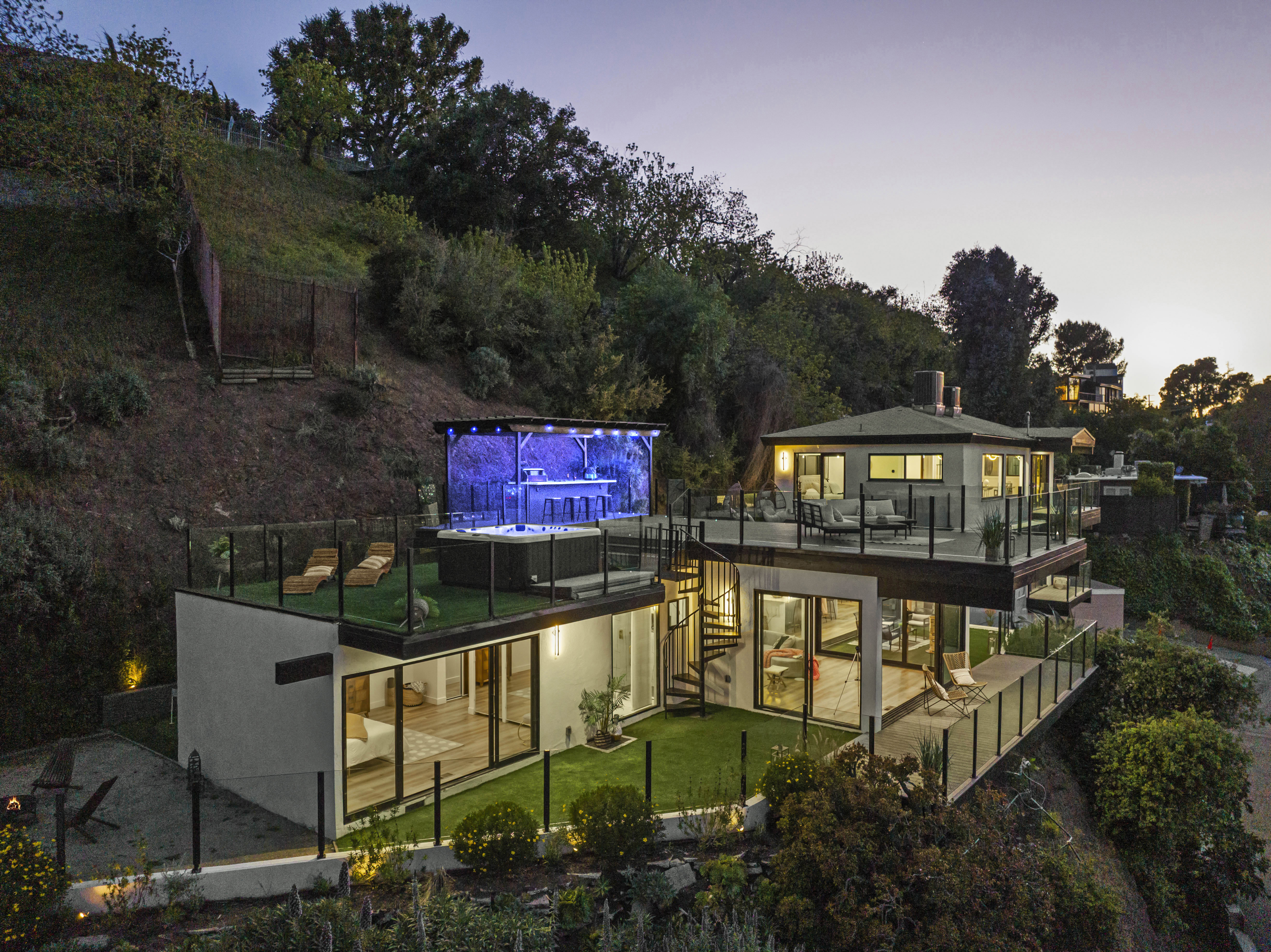 Luxury Estate w/ Hollywood Sign Views & Rooftop