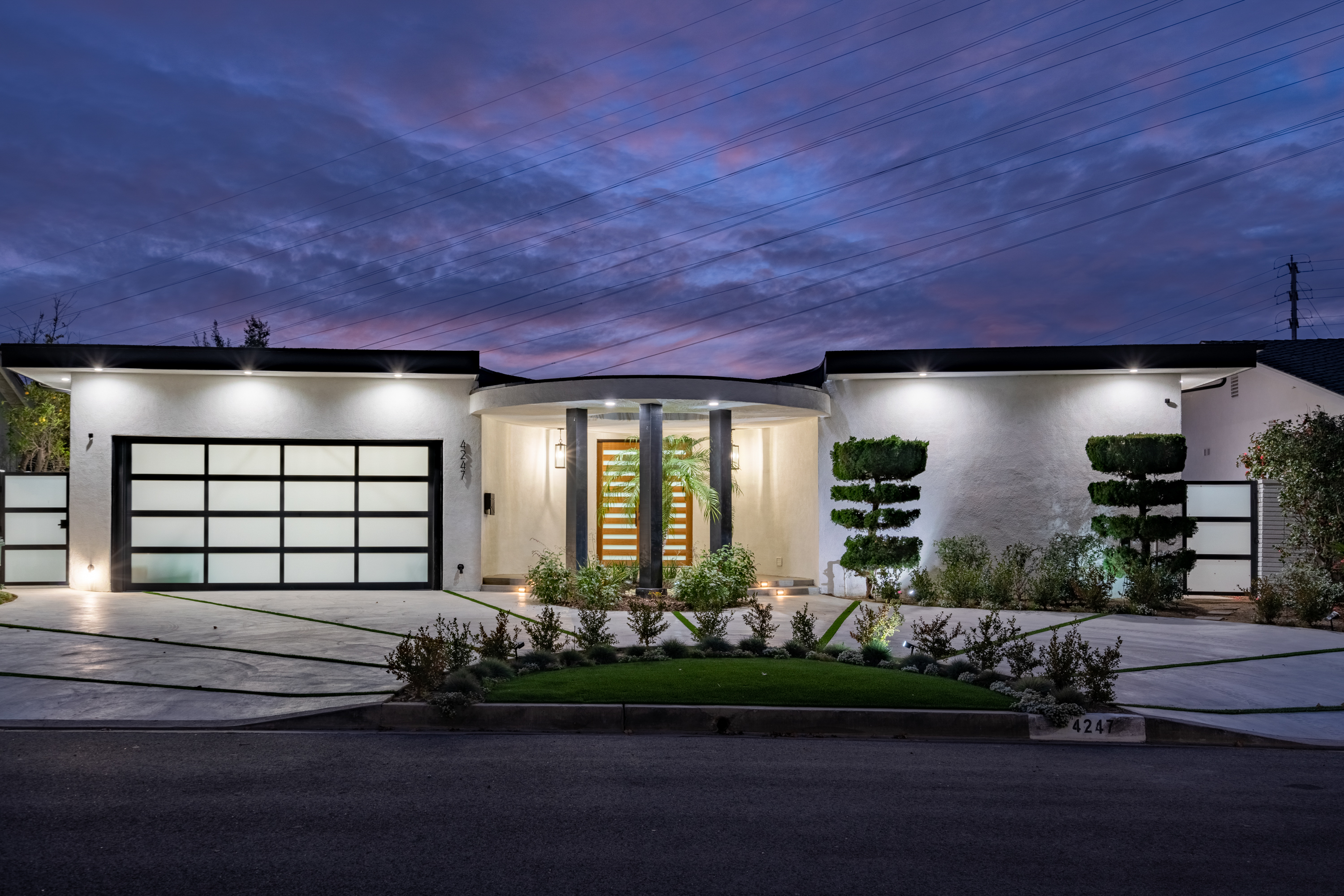 Stunning Pool Mansion with 360 Views!!